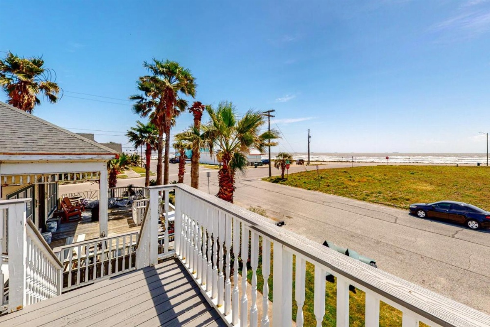 Craftsman on Seawall Image 16
